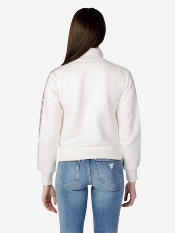 Giacca di felpa 'BRITNEY FULL ZIP V2YQ16 KB3P2' di GUESS in bianco