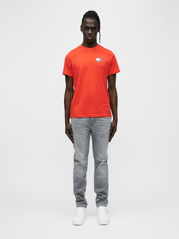 Tommy Jeans Shirt 'ESSENTIAL' in Rood