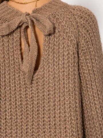 SASSYCLASSY Pullover‌‌ in Braun