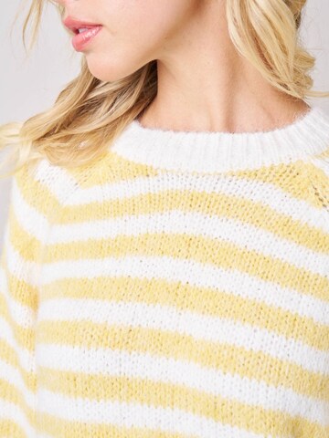 Deeluxe Sweater in Yellow