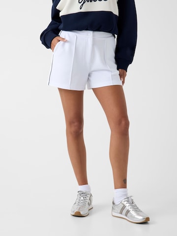 GUESS Regular Shorts in Weiß: Vorderseite