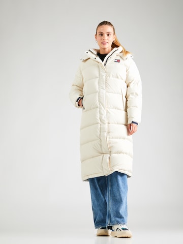 Tommy Jeans Χειμερινό παλτό 'Alaska' σε μπεζ: μπροστά