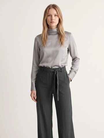 Viore Loose fit Pleated Pants in Grey