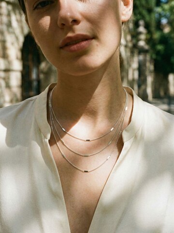 Nemomatheo Necklace 'Invisible Layers – Dreifache Feingliederkette' in Silver: front
