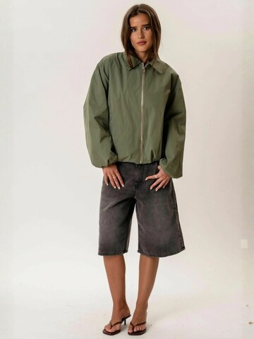 TEESHOPPEN Kurtka przejściowa ' Ines ' w kolorze zielony