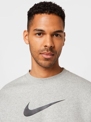 Nike Sportswear Sweatshirt i grå