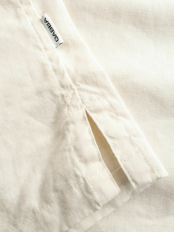Coupe regular Chemise ' GABtemo ' GABBA en blanc