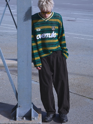 Bershka Baggy Bandplooibroek in Zwart