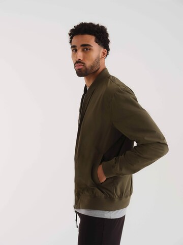 ABOUT YOU x Kevin Trapp Between-season jacket 'Robin' in Green