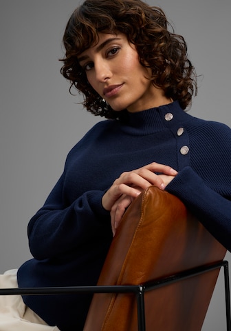 LAURA SCOTT Sweater in Blue