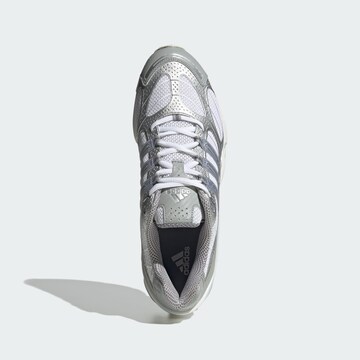 Baskets basses 'Ozweego Pro' ADIDAS ORIGINALS en blanc