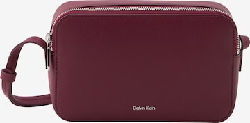 Calvin Klein Taška přes rameno – červená: přední strana