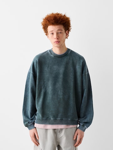 Bershka Sweatshirt in Green: front