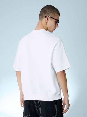 Bershka Суичър в бяло