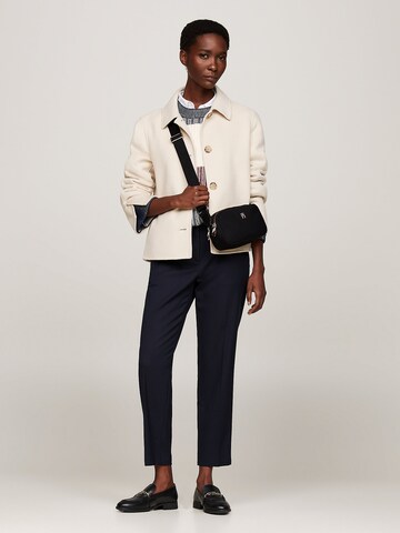 TOMMY HILFIGER Umhängetasche 'POPPY' in Schwarz