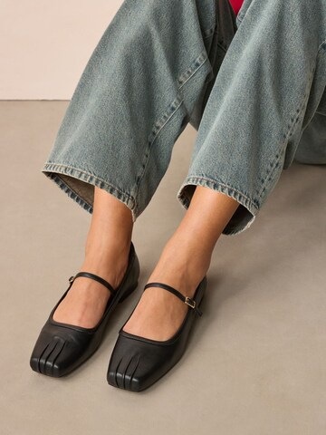 Ballerina con cinturino 'Forever Comfort' di Next in nero