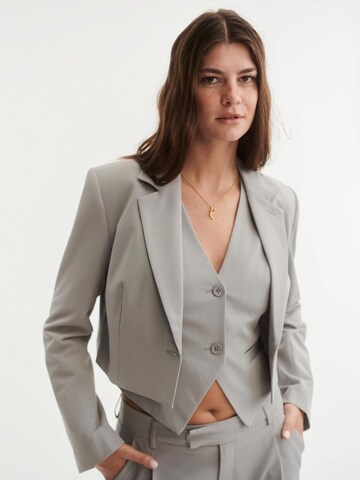 Blazer di ABOUT YOU x Laura Giurcanu in grigio: frontale