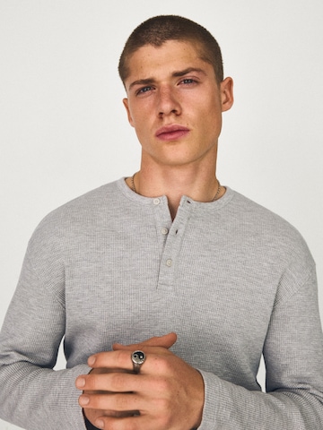 T-Shirt Bershka en gris