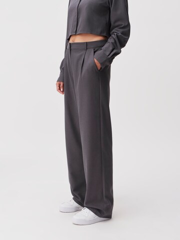 Wide Leg Pantalon à pince 'Mira' LeGer by Lena Gercke en gris