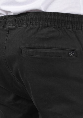 Regular Pantalon chino 'Henako' !Solid en noir
