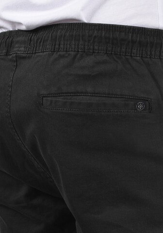 !Solid Regular Chino 'Henako' in Zwart