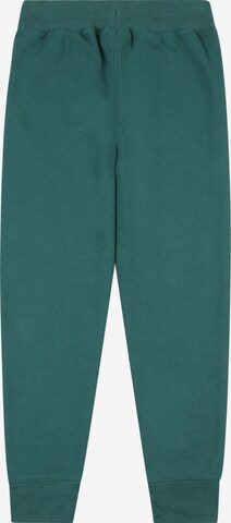 Tapered Pantaloni de la GAP pe verde