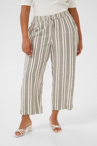 Loosefit Pantalon 'Mille' KAFFE CURVE en blanc : devant