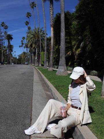 noar studios Μπλέιζερ σε μπεζ