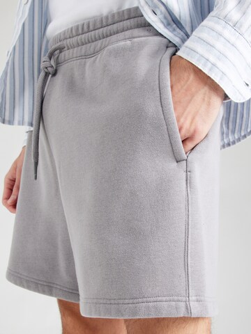 HOLLISTER Loosefit Nadrág - szürke
