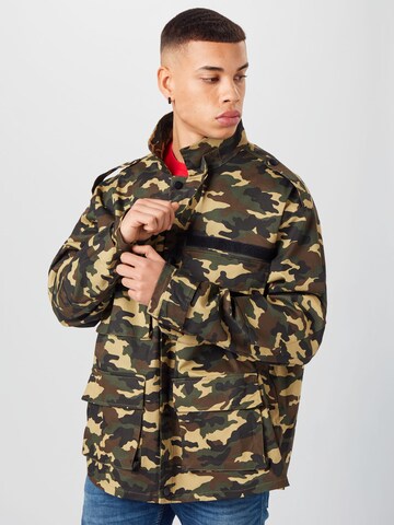 Mennace Between-Season Jacket 'Woodland' in Green: front