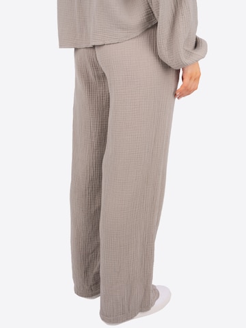 Seasons of April Wide leg Broek 'Ines' in Bruin