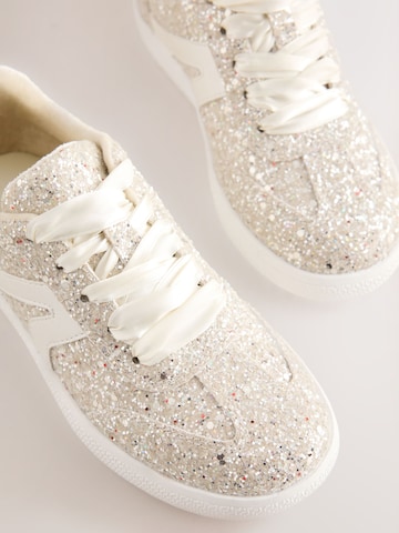 Baskets Next en beige