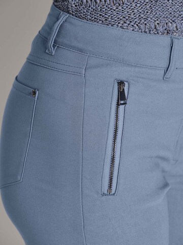 MADELEINE Skinny Hose in Blau