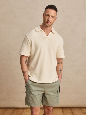 DAN FOX APPAREL - Camiseta 'Joscha' en blanco: frente