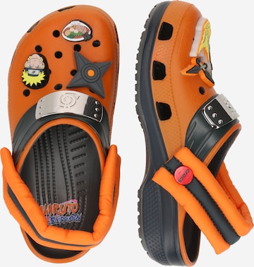 Calzatura aperta 'Naruto Classic' di Crocs in arancione