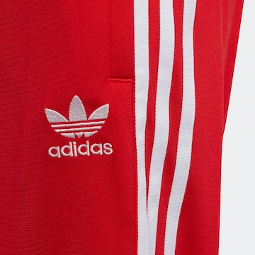 ADIDAS ORIGINALS Tapered Παντελόνι 'Adicolor Sst' σε κόκκινο