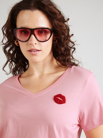 ONLY Carmakoma - Camiseta 'CARBONNIE' en rosa