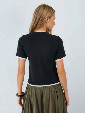 Qu Style Shirt in Black