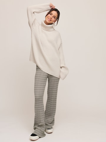 Pullover 'Charlotta' di A LOT LESS in bianco