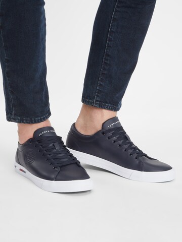 TOMMY HILFIGER Sneakers laag in Blauw: voorkant