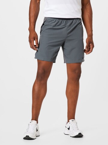 NIKE Regular Sportbroek in Grijs: voorkant