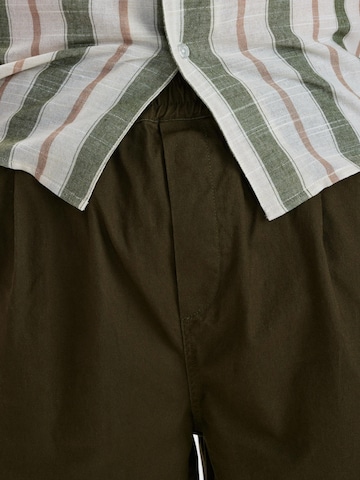 Dxnmxrk Tapered Hose 'DXElmo' in Grün