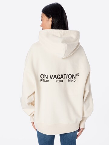 On Vacation Club Sweatshirt in Beige