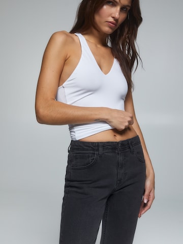 Pull&Bear Flared Jeans in Zwart