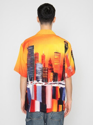 HUF Comfort fit Koszula 'Concrete Jungle S/S Woven Top' w kolorze mieszane kolory