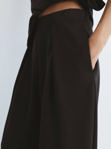 Pull&Bear Široký strih Nohavice - Čierna