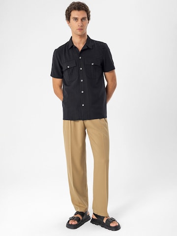 Antioch - Ajuste regular Camisa en negro