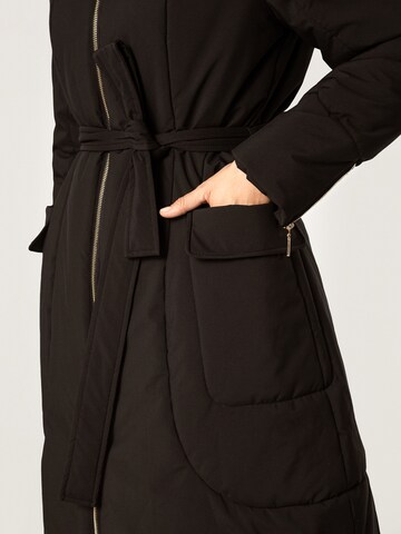 Cappotto invernale '9TR002' di Quiosque in nero