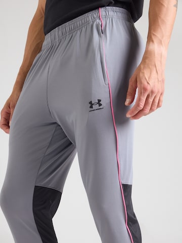 UNDER ARMOUR Slimfit Sportovní kalhoty 'Challenger' – šedá