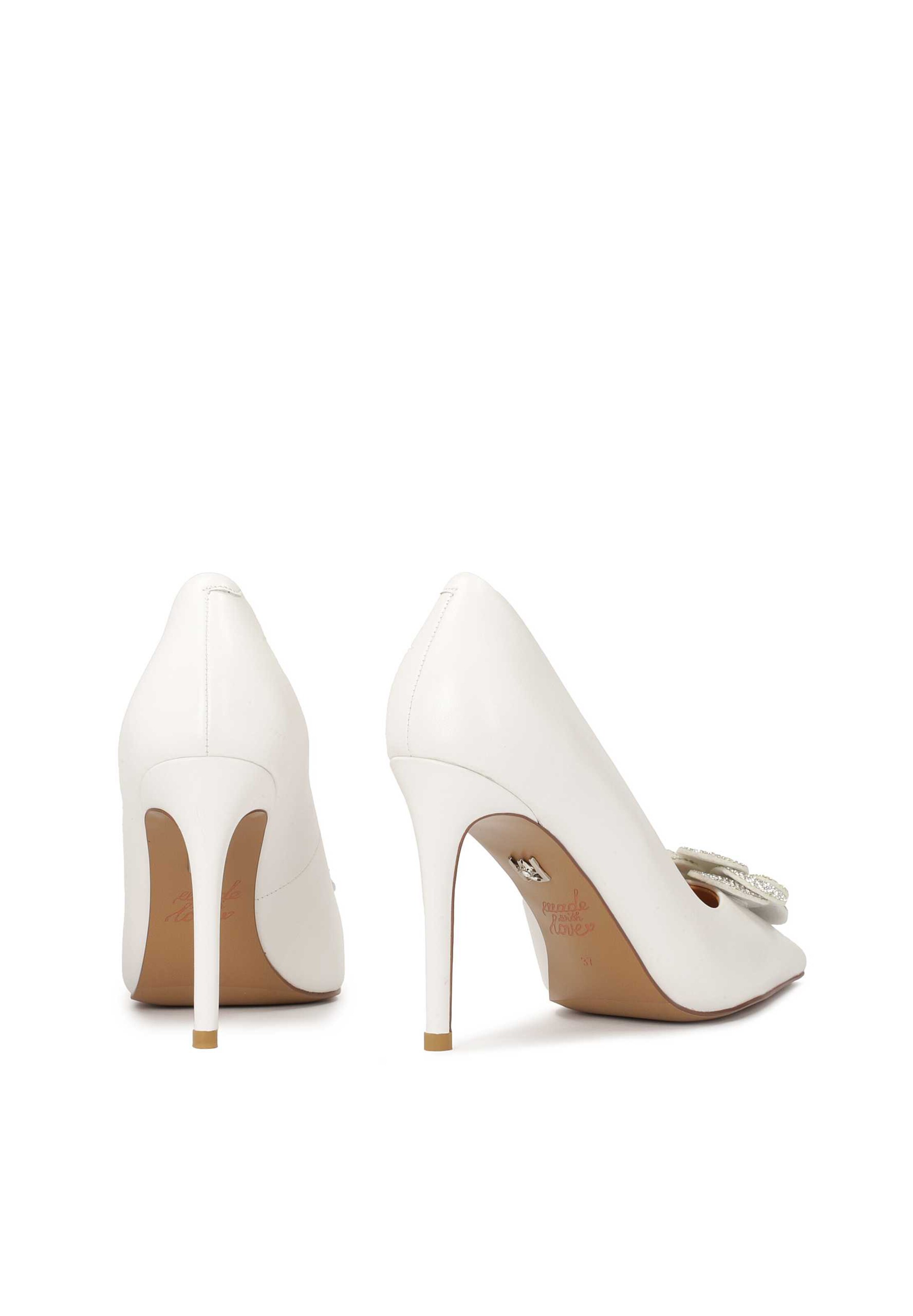 Kazar Pumps in White